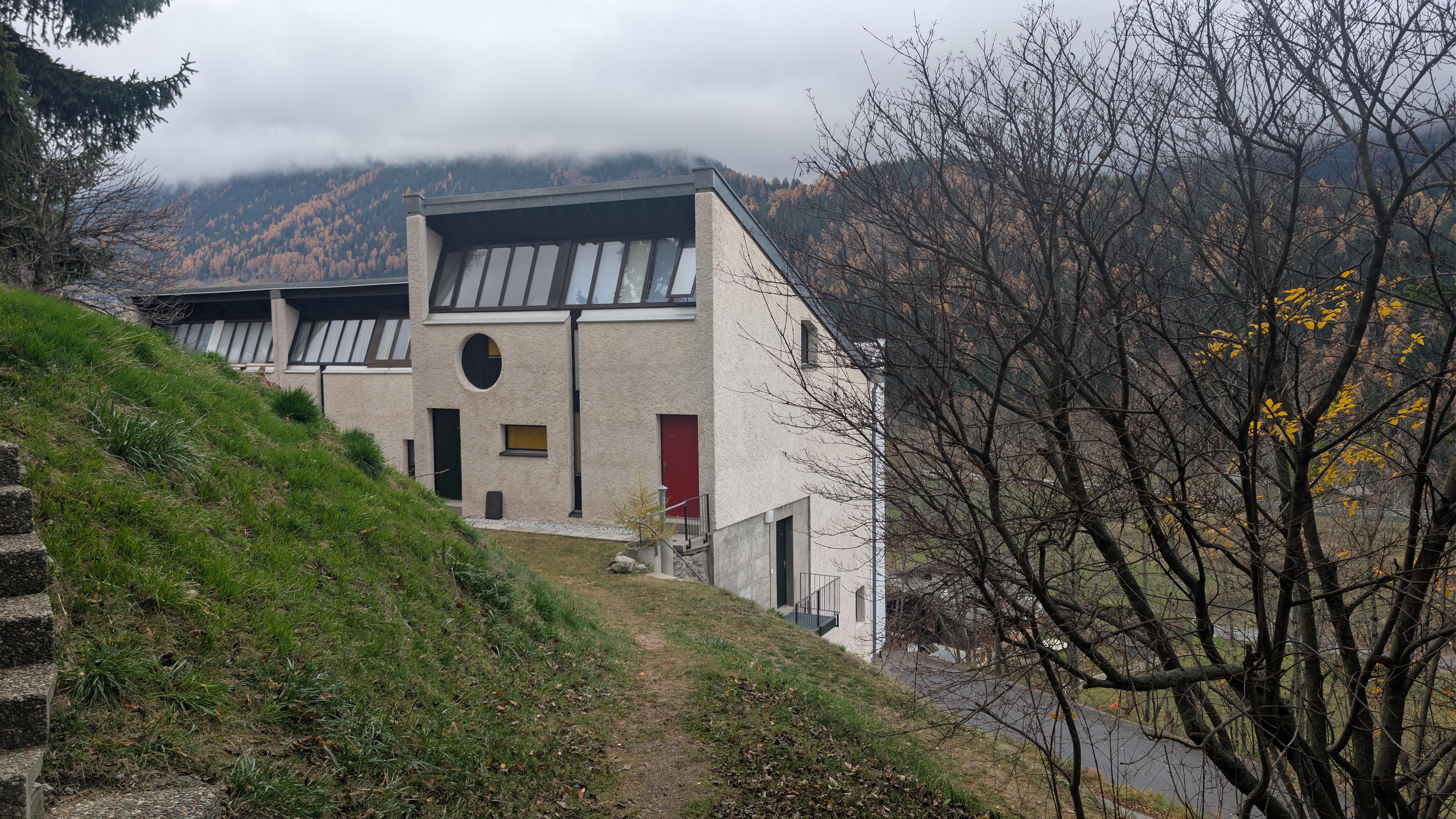 Ferienwohnung Zillwald in Lax vor der Bergkulisse