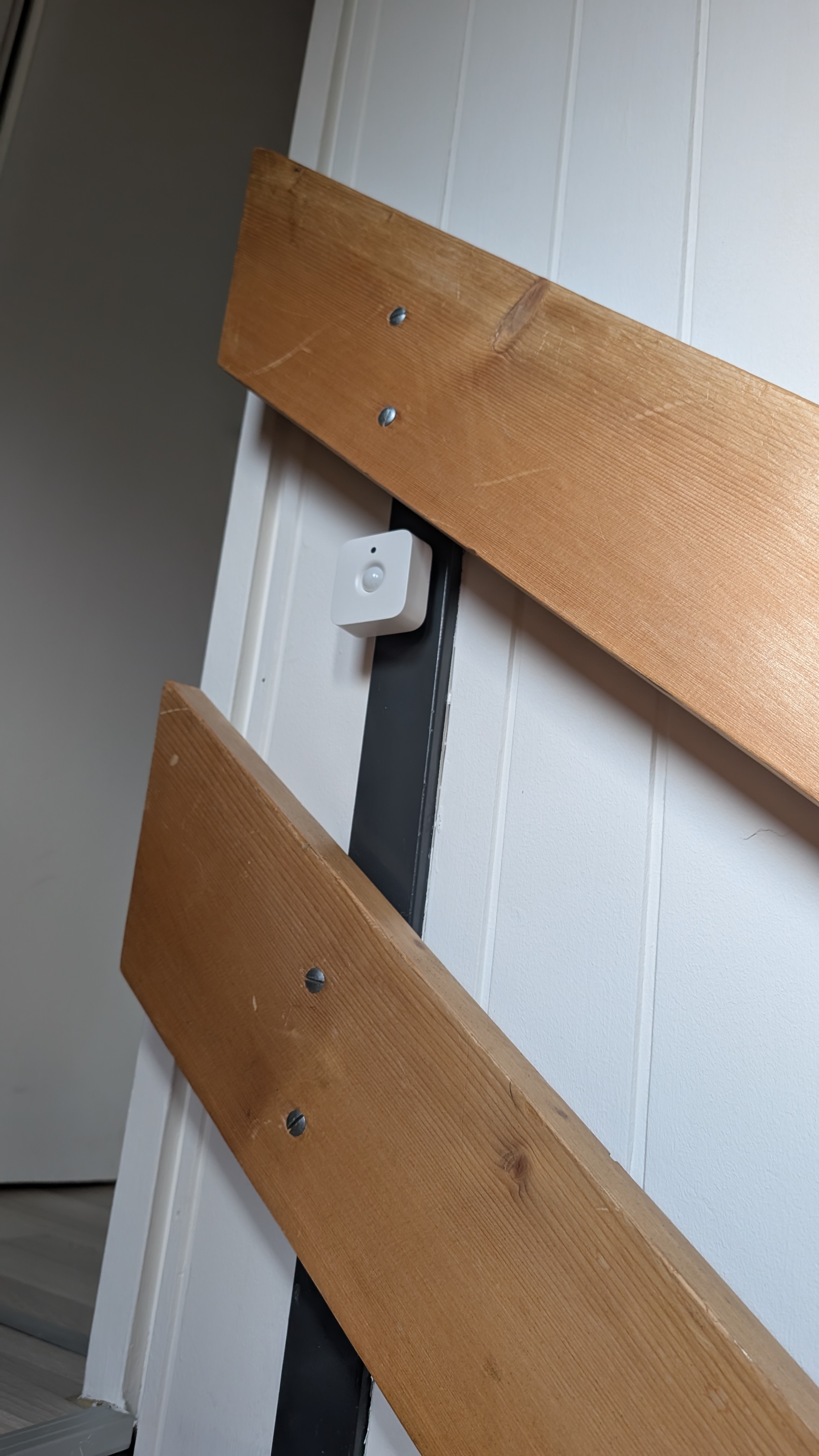 Weisser Knopf für die Nachtbeleuchtung